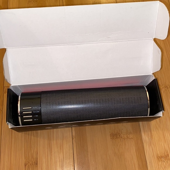 Wireless Bluetooth Speaker  - NWT - Picture 6 of 10